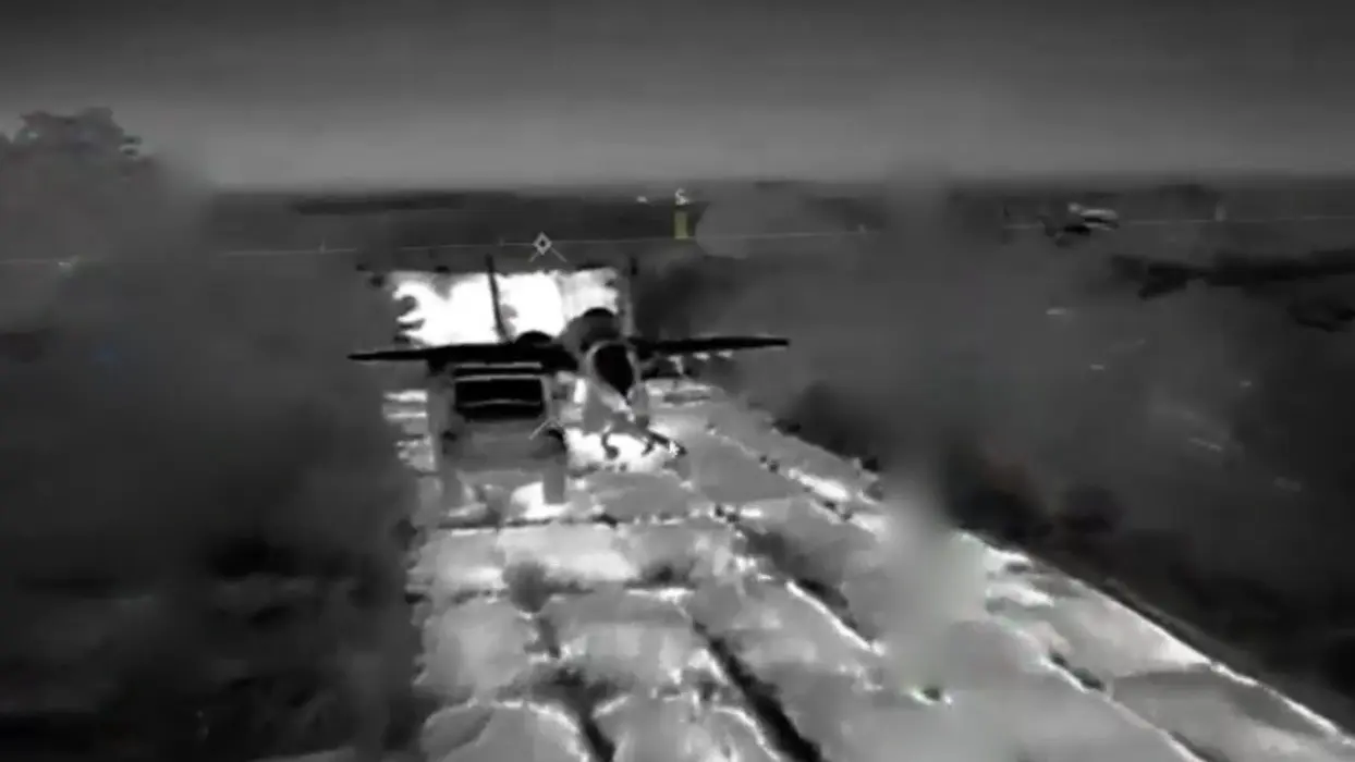Saldırı anı dron kamerasında! Rus savaş uçağı böyle vuruldu
