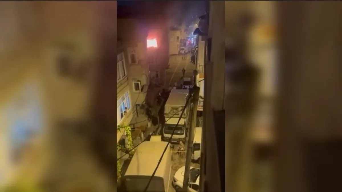 Küçükçekmece'de metruk binada korkutan yangın
