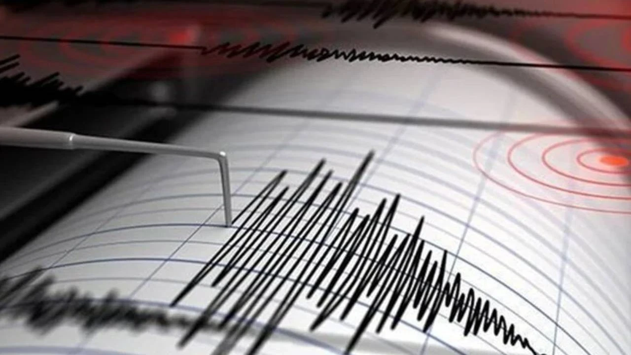Filipinler'de 7,8 büyüklüğünde deprem: Tsunami uyarısı yapıldı, vatandaşlara 'yüksek yerlere gidin' çağrısı (Video)