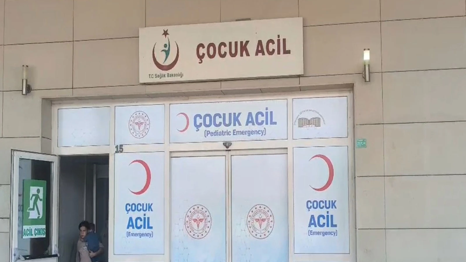 Hastanede hemşire kılığına girerek bebek kaçırmaya çalışan şahıs gözaltına alındı