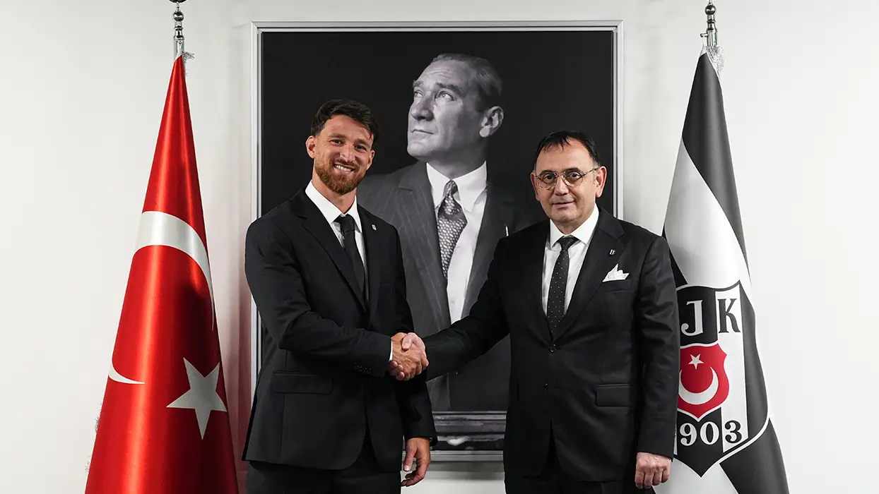 Salih Özcan resmen Beşiktaş'ta! 3+1 yıllık imzayı attı