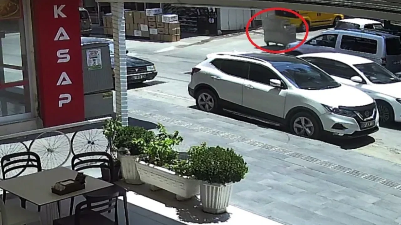 Kontrolden çıkan çöp konteyneri dehşet saçtı: O anlar kamerada!