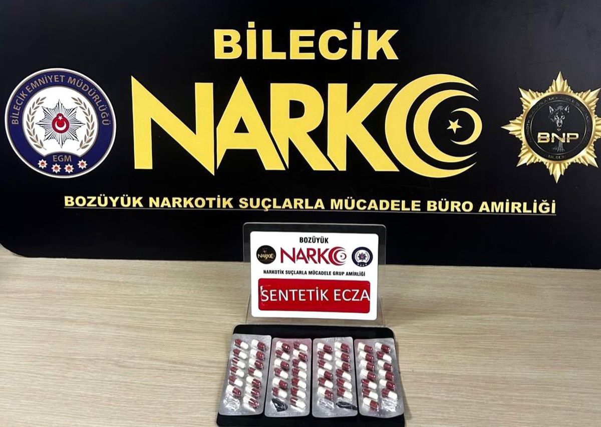 Bilecik'te bir araç ve 2 şahıs üzerinde yapılan aramada uyuşturucu madde ele geçirildi