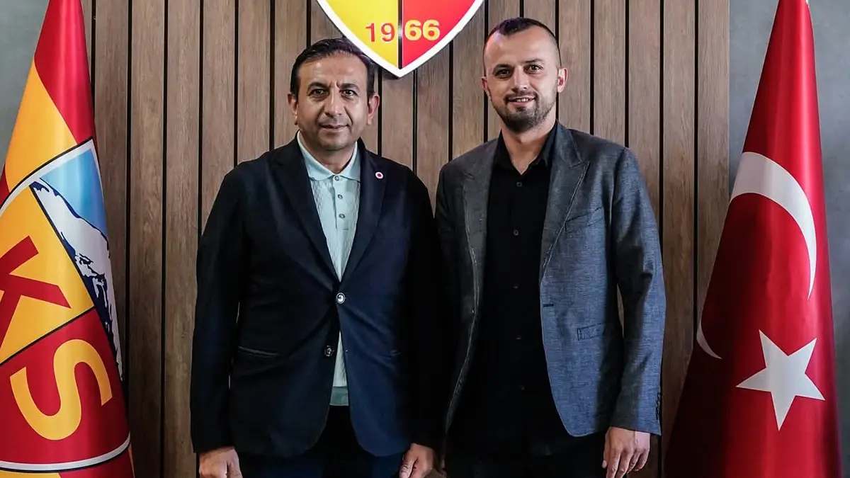 Kayserispor'da beklenmedik ayrılık! İlhan Parlak veda etti