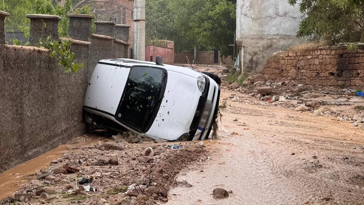 Niğde’de sel felaketi: 3 araç sele kapıldı, 1 kişi hayatını kaybetti