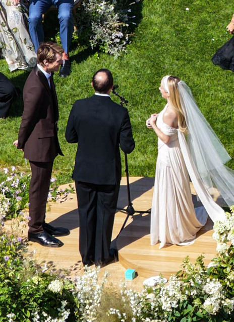 Emma Roberts'ın ünlülerle dolu düğünü