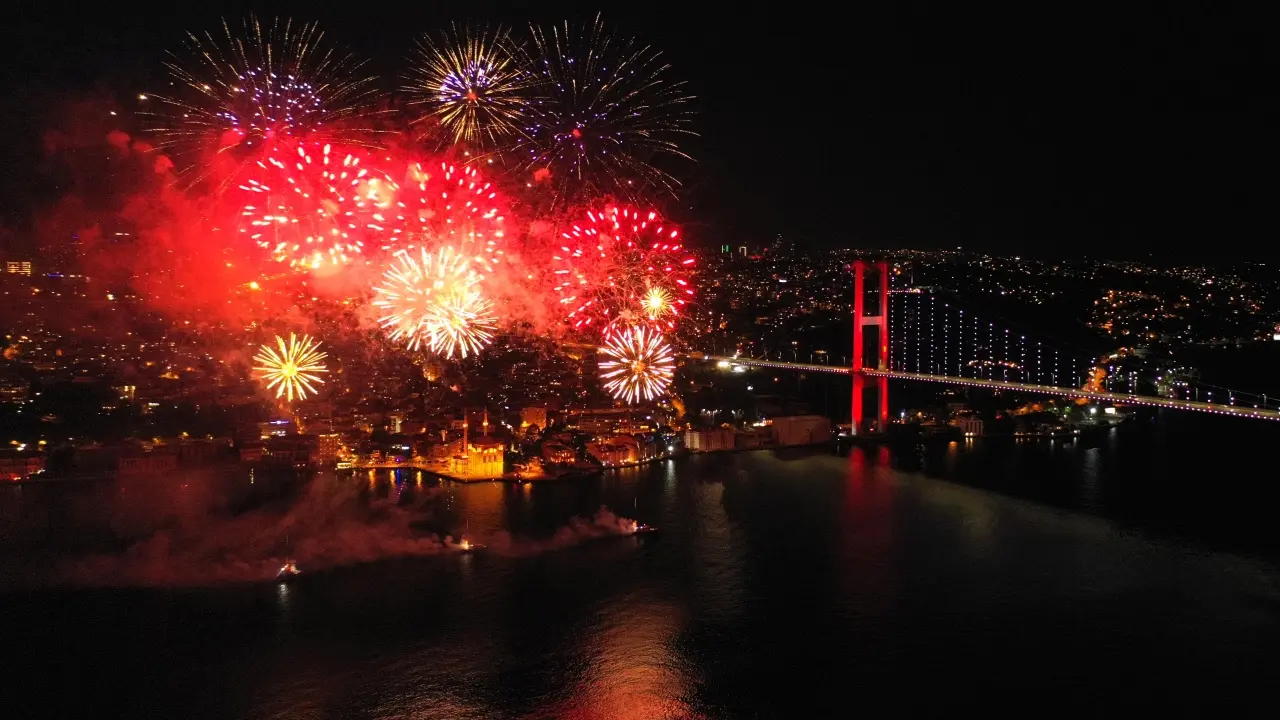 İstanbul Valiliği: Havai fişek ve meşalelerin kullanımı ve satışı 16 Temmuz- 29 Ekim arası yasaklandı