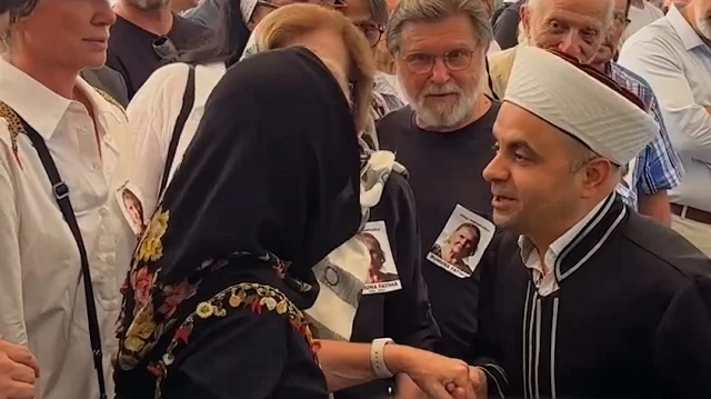 Modacı Zühal Yorgancıoğlu’nun cenazesinde kadın erkek karışık saf tutulma ısrarına karşı imam izin vermedi