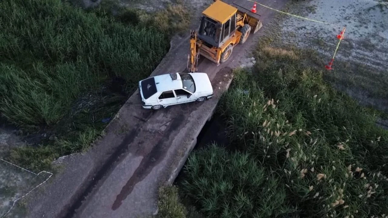 Otomobil dereye devrildi! Çok sayıda ölü ve yaralı