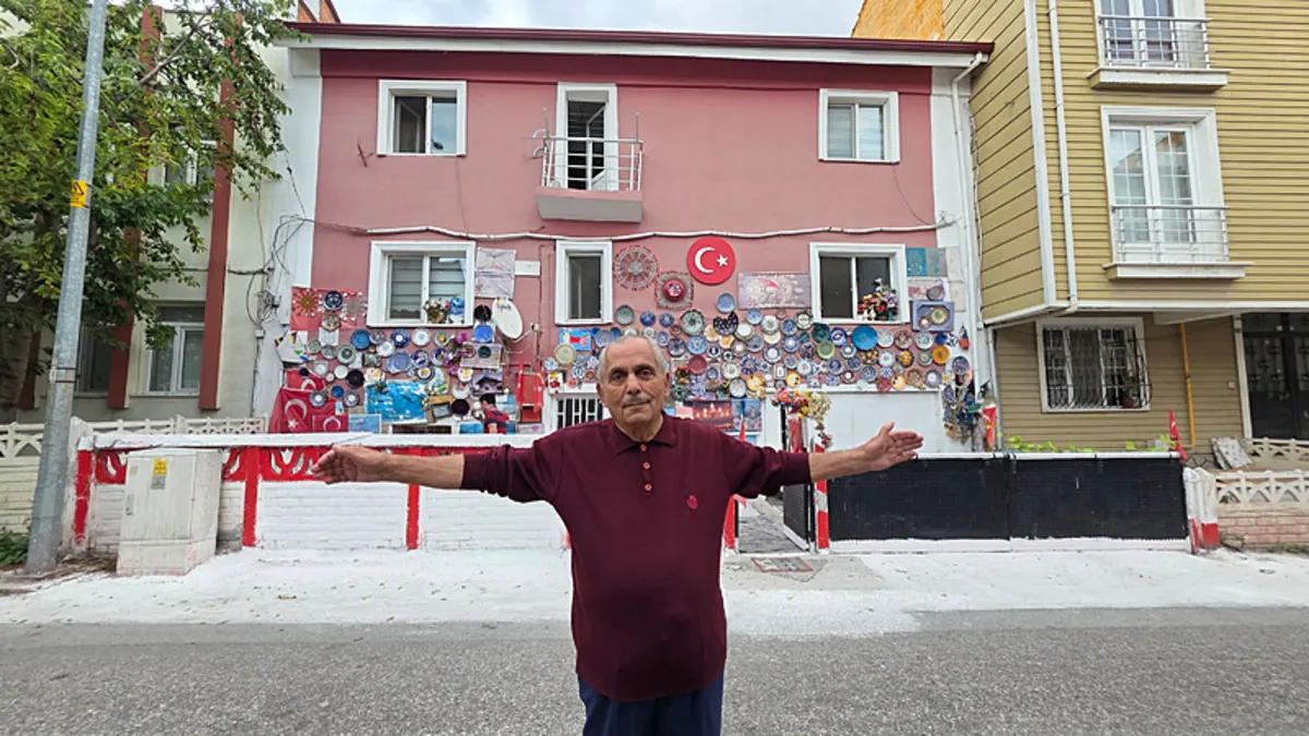 Kütahya'nın simgesini evinin duvarına taşıdı! Önünden geçen fotoğraf çekilmeden gitmiyor!