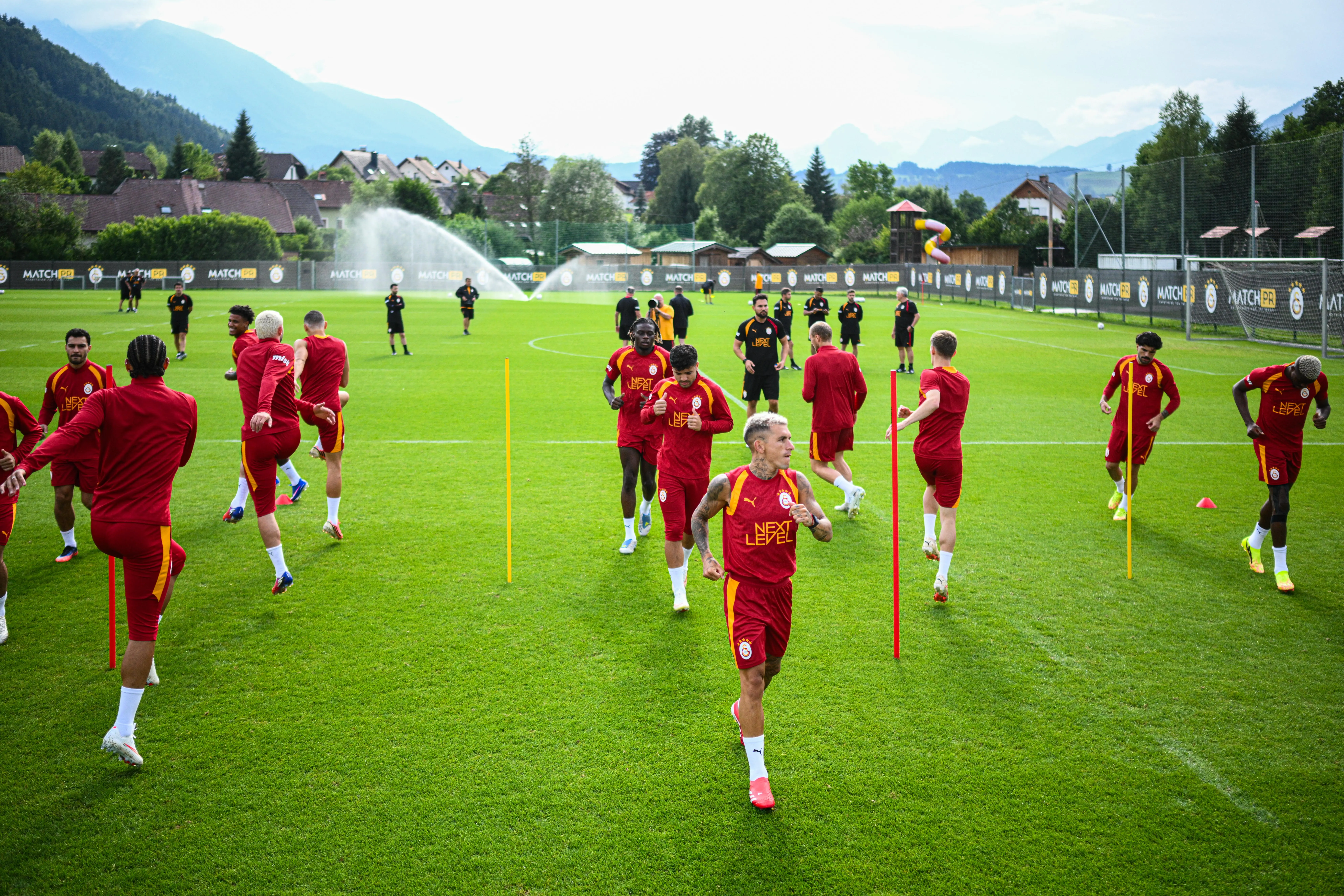 Galatasaray, yeni sezon mesaisini sürdürüyor