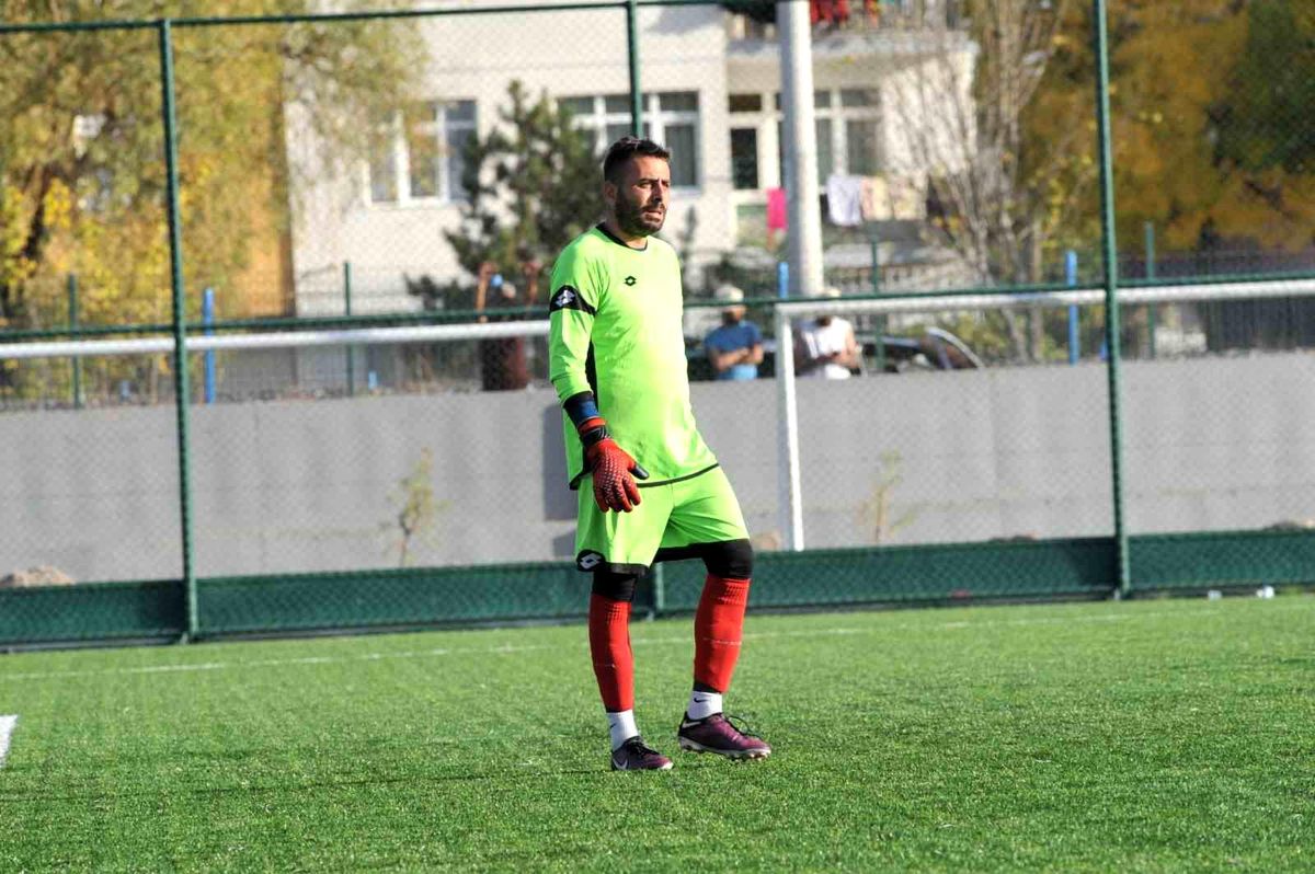 Baykal Altay futbolu bıraktı