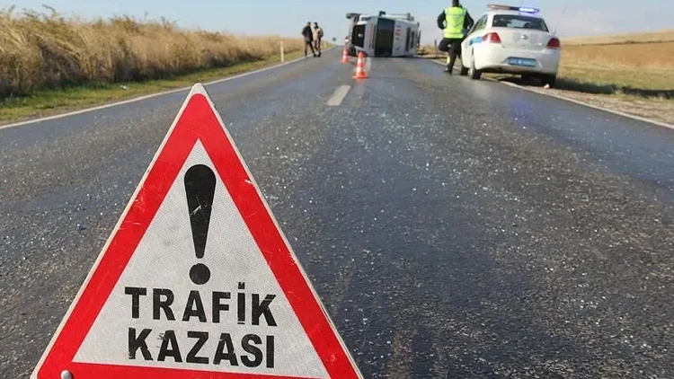 Antalya'da tur otobüsü ile otomobil çarpıştı: 1 ölü, 12 yaralı