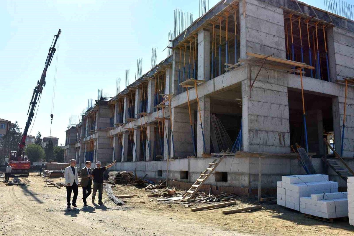 Salihli'de iki yeni okul yükseliyor