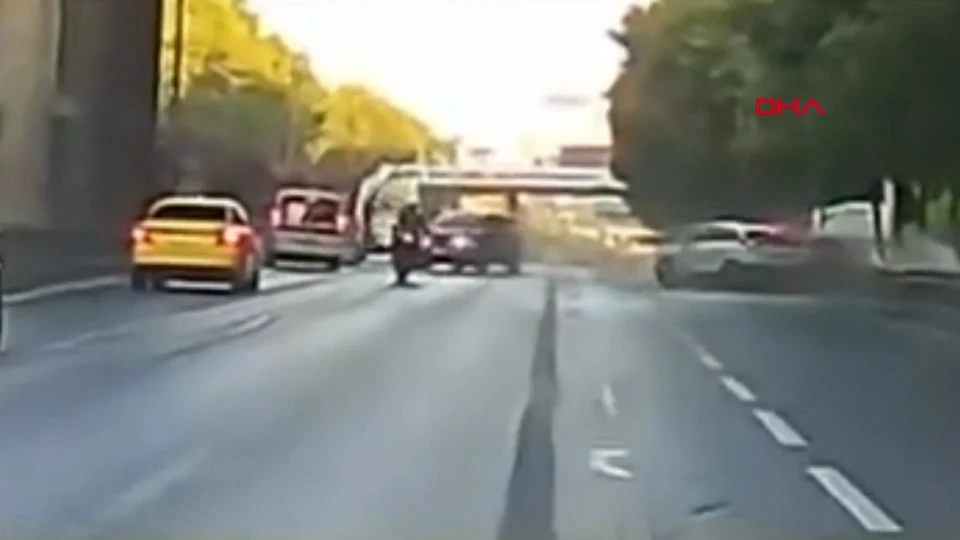 Esenler’de zincirleme kaza: 5 aracın karıştığı olayda 3 yaralı