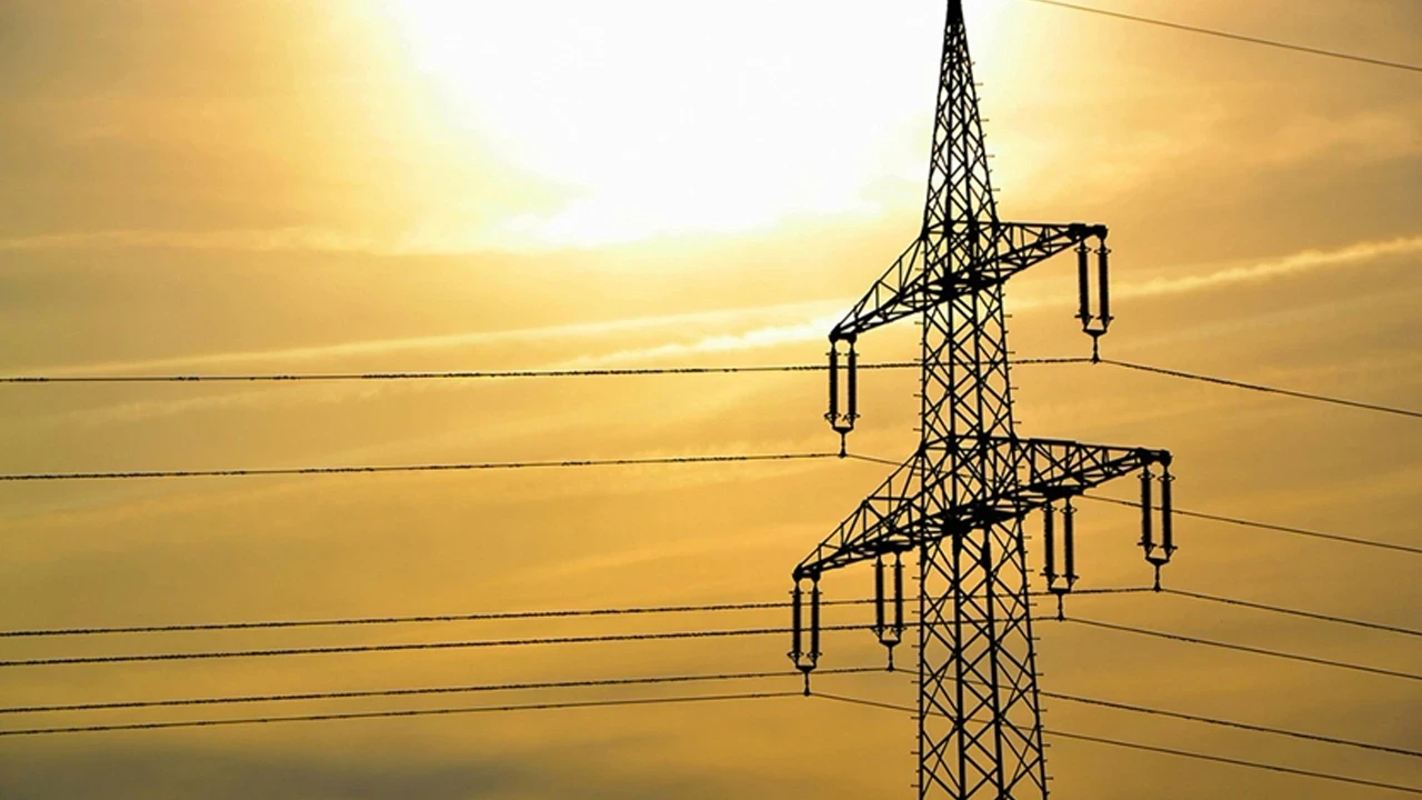 Elektrik üretimi tüketimi aştı: Zirve saat 15.00