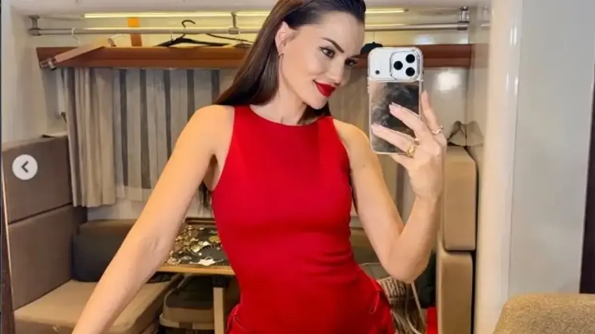 Fahriye Evcen Instagram’dan peş peşe paylaştı! Sürpriz kareler takipçilerini büyüledi