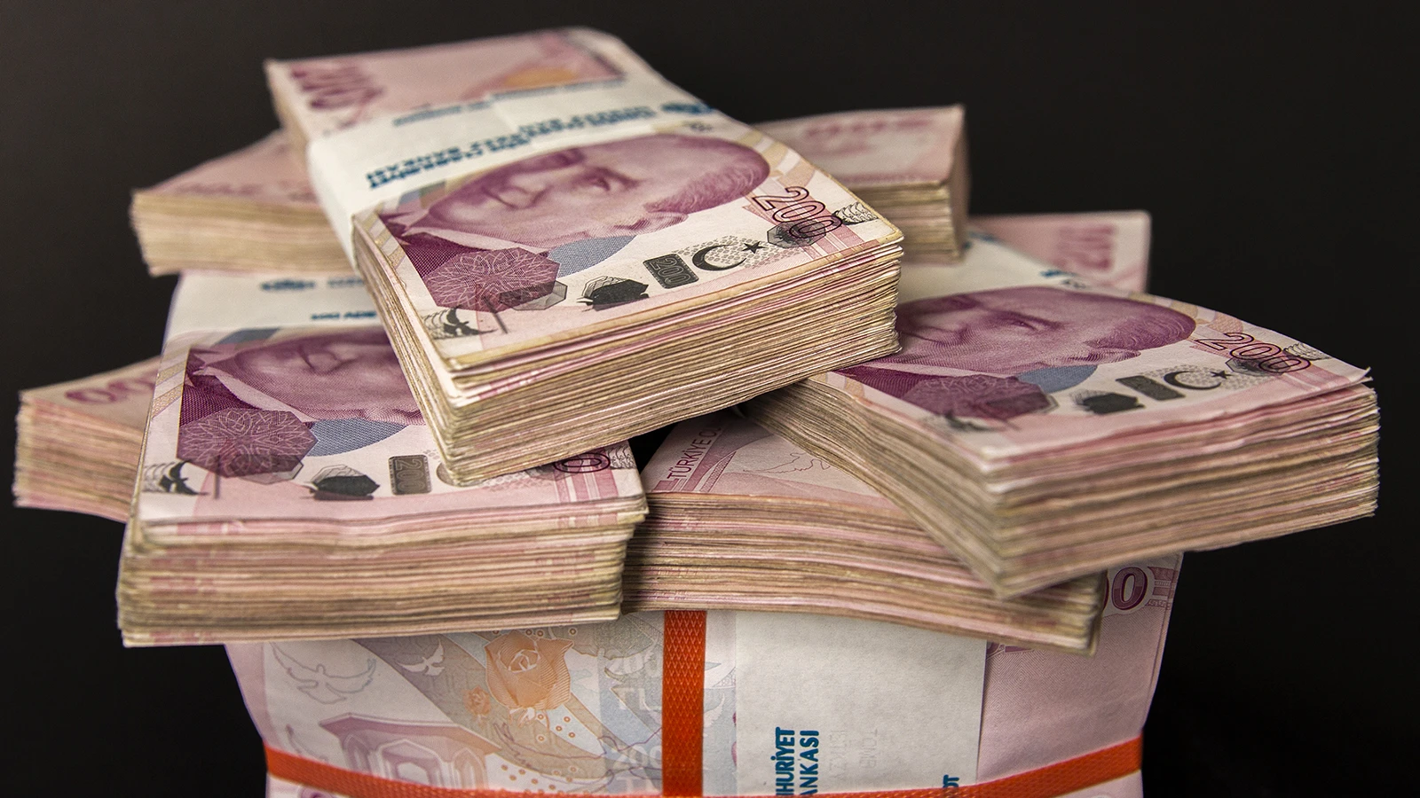 Varlık barışı Resmi Gazete'de: Kazancını Türkiye'ye getiren 20 yıl vergi ödemeyecek