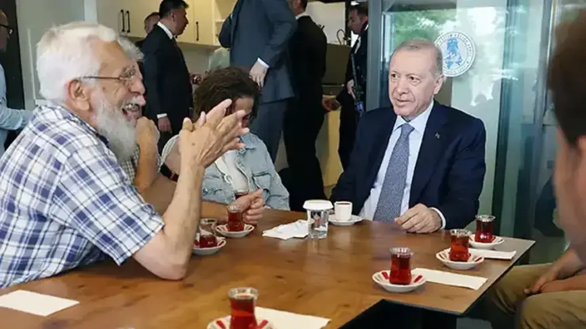 Cumhurbaşkanı Erdoğan Beyoğlu'nda vatandaşlarla buluştu
