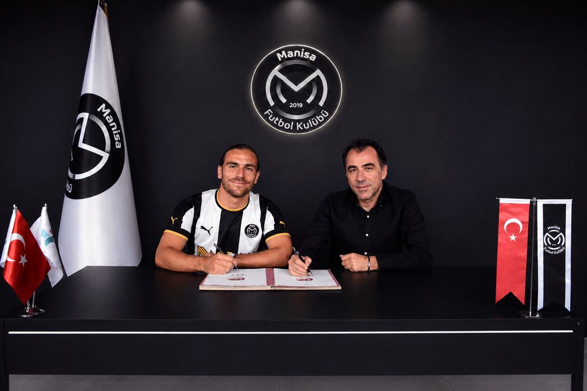 Manisa FK imza şov yaptı