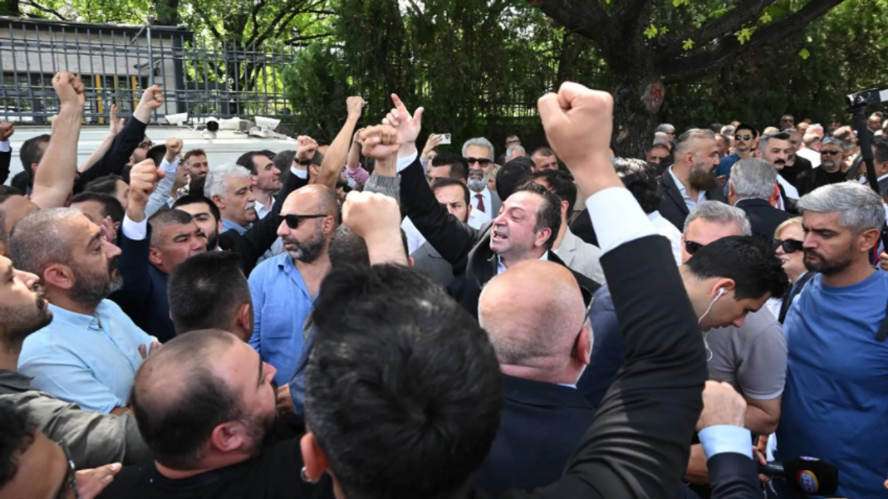 TGC ve Medya Ombudsmanı Faruk Bildirici’den TBMM önünde gazetecilere saldırılara tepki