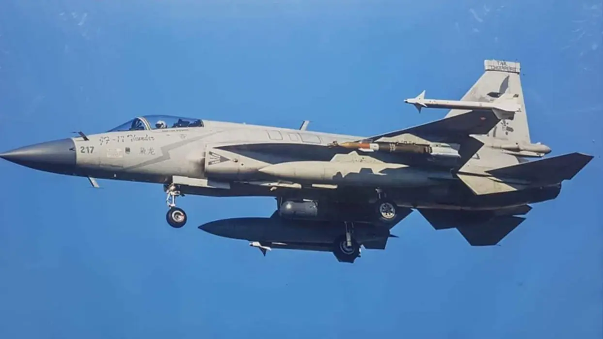 Dost ülke satışa sonunda 'tamam' dedi! 24 adet JF-17 savaş uçağı havalimanına geldi