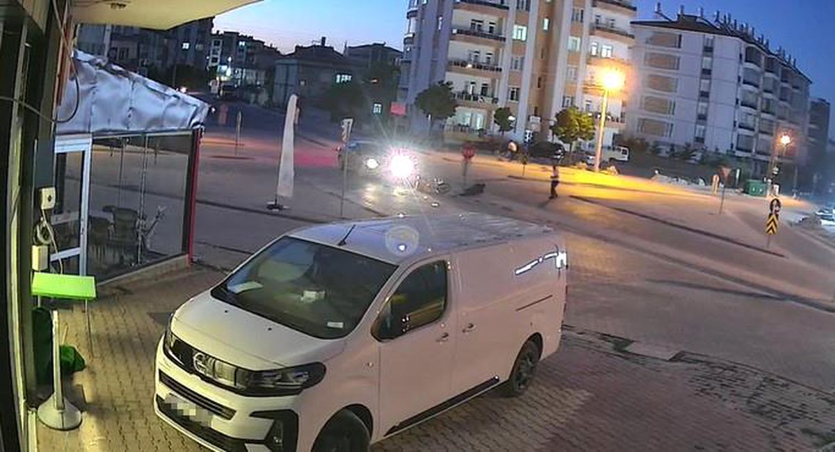 Konya'da otomobille çarpışan motosikletli yaralandı