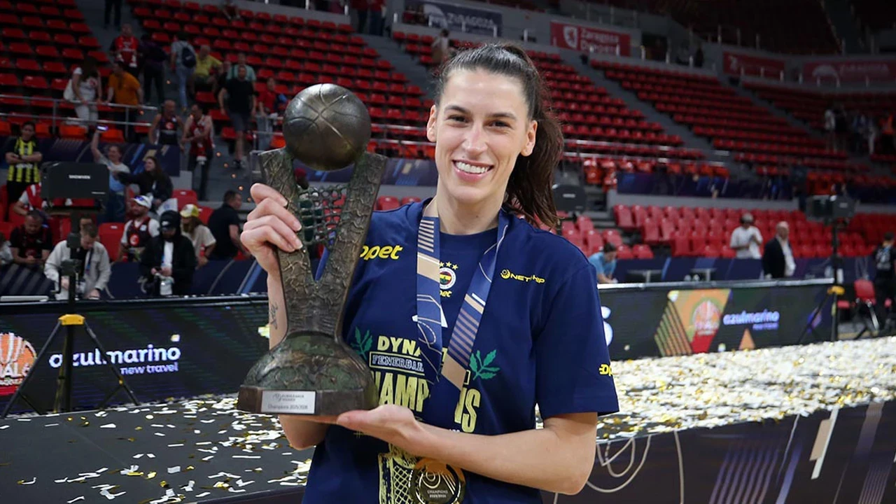Milli basketbolcu Sevgi Uzun Fenerbahçe'den sonra Galatasaray'da