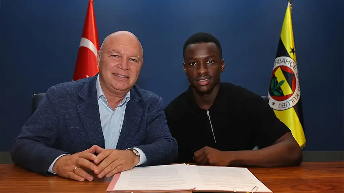 Fenerbahçe, genç yetenek Amara Diouf ile 5 yıllık sözleşme imzaladı
