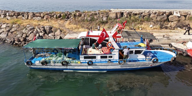Van Gölü'nde inci kefali avı başladı