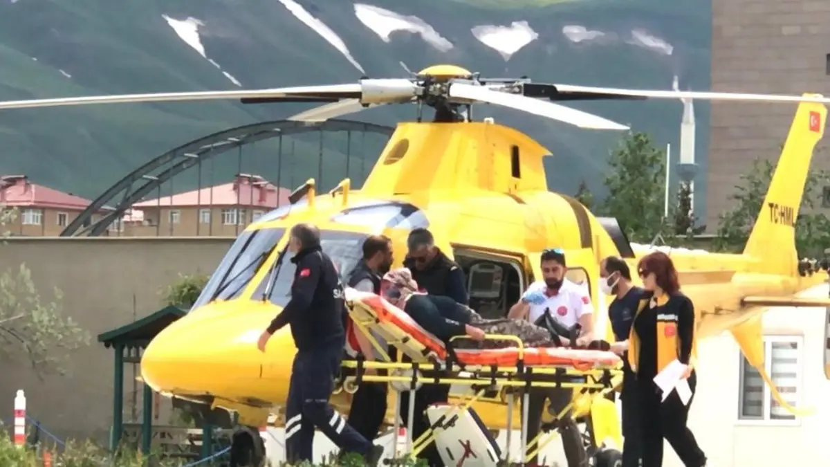 Erzurum’da zamana karşı yarış: Kalp krizi geçiren hasta ambulans helikopterle hastaneye yetiştirildi