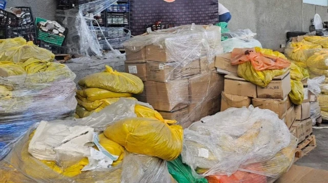 Uşak’ta 30 ton 600 kilogram bozuk ve tarihi geçmiş gıda ele geçirildi