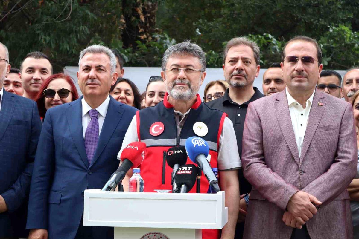 Bakan Yumaklı, İzmir'de Biyoteknik Mücadele Araştırma Merkezi'nin açılışını yaptı