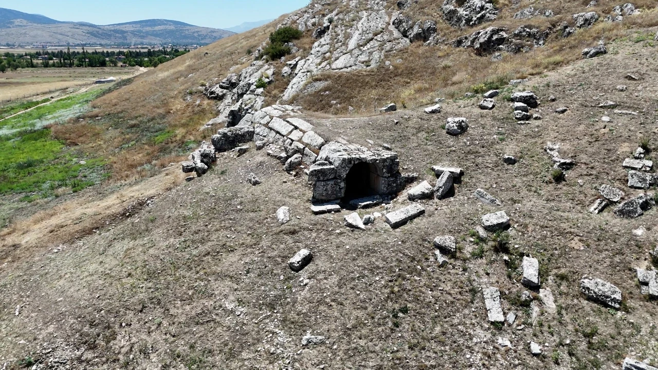 Isparta'da 1500 yıllık demirci atölyesi gün yüzüne çıkarıldı