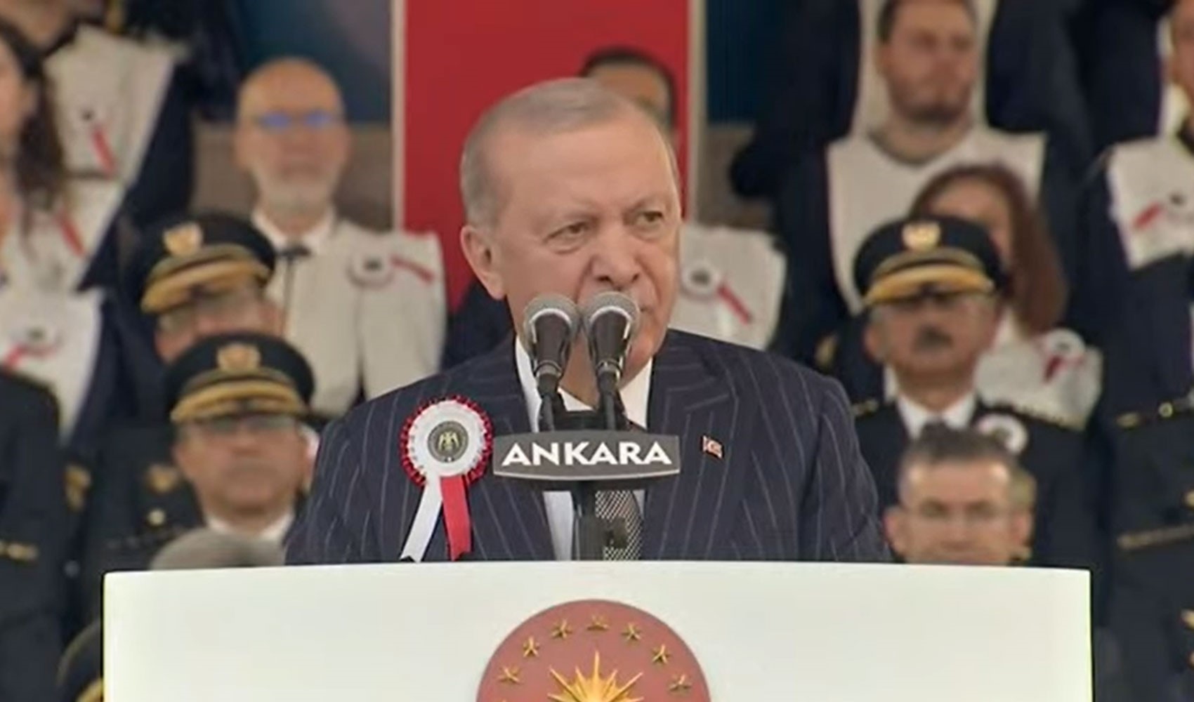 Cumhurbaşkanı Erdoğan'dan mezun olan polislere 'canlarınız pahasına' uyarısı
