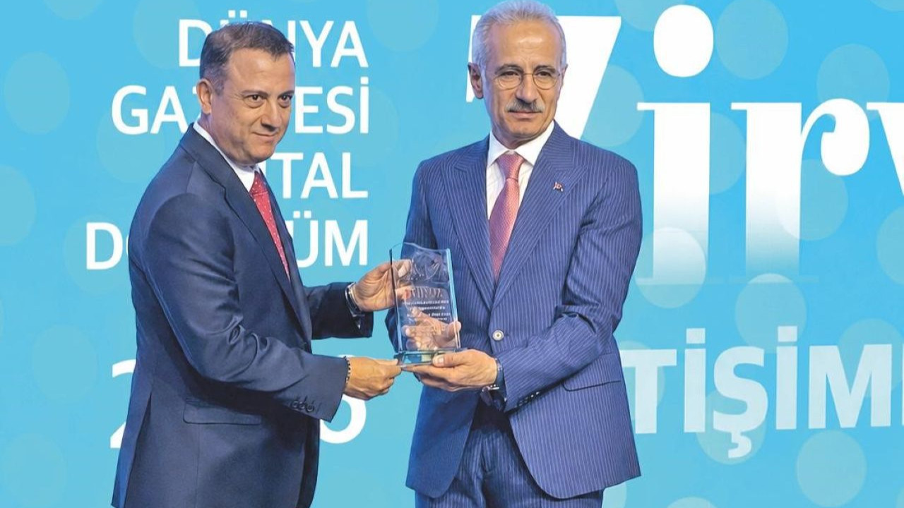 Bakan Uraloğlu Dijital Dönüşüm Zirvesi'nde açıkladı: '5G abone sayısı 2,5 ayda 42 milyona yaklaştı'