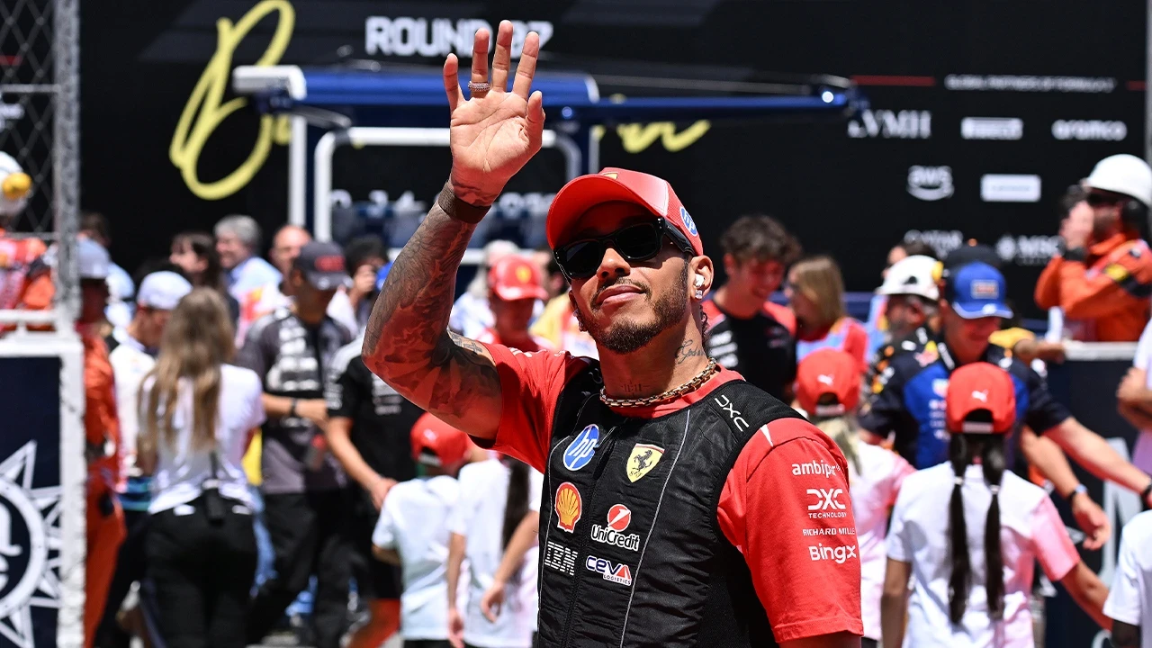 Lewis Hamilton Ferrari ile ilk zaferine ulaştı