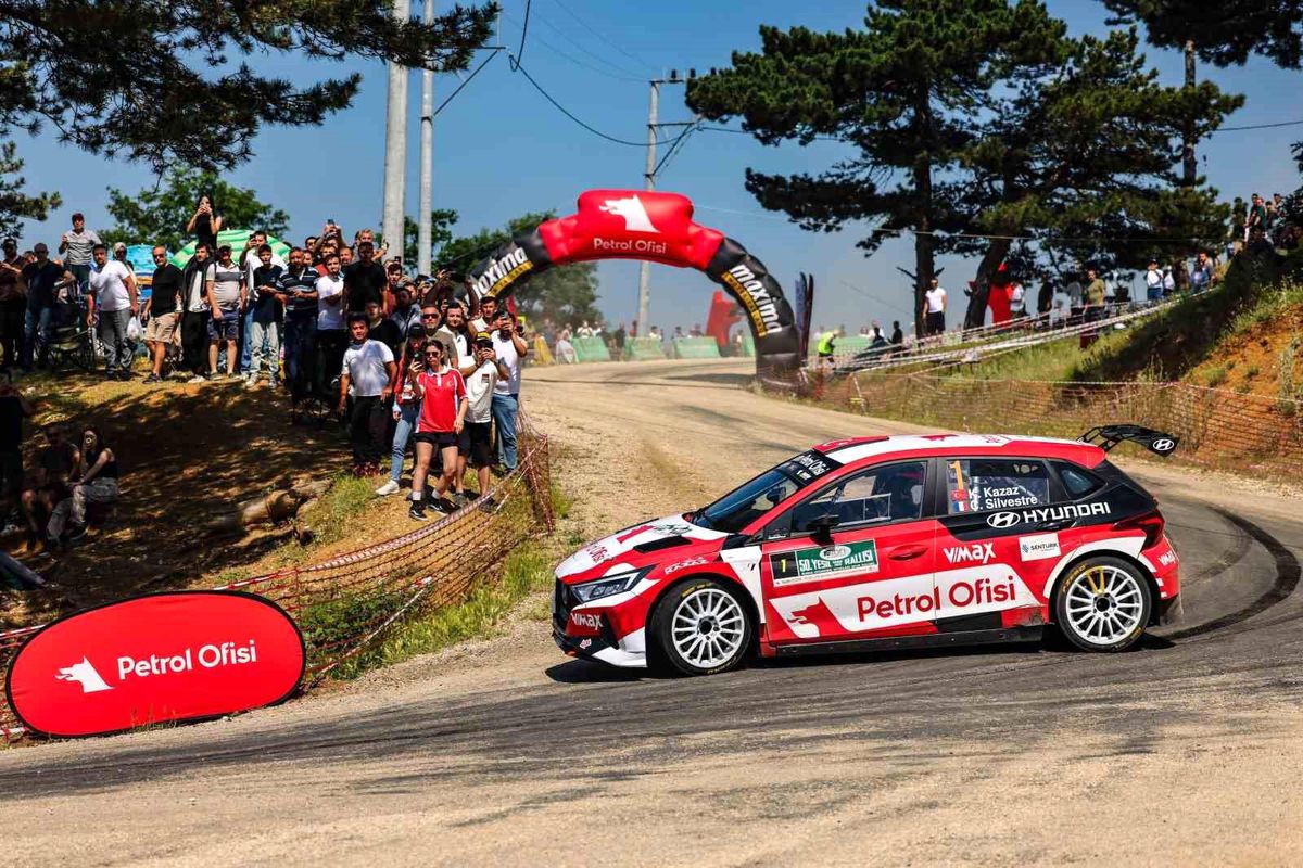Bursa Rallisi'ni Kerem Kazaz kazandı