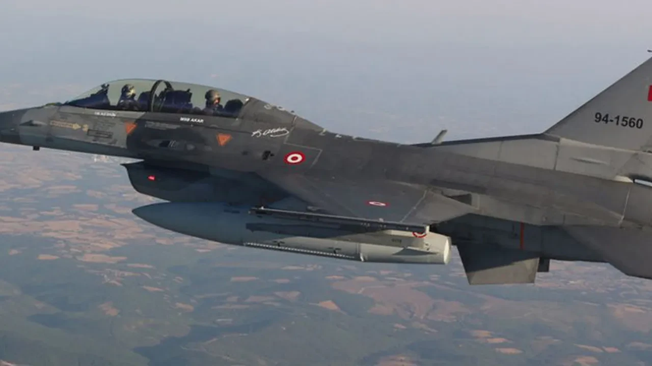 Romanya'da tehlikeli olay! Hava sahasına izinsiz giren İHA, F-16 tarafından düşürüldü