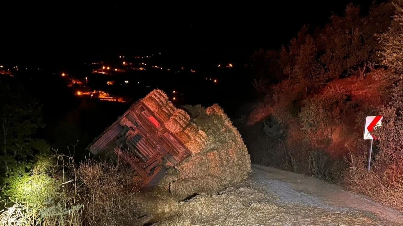 Devrilen traktörün sürücüsü öldü