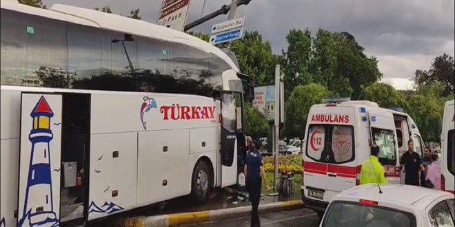 Eyüpsultan'da yolcu otobüsü kazası: 30 yaralı, 2'sinin durumu kritik