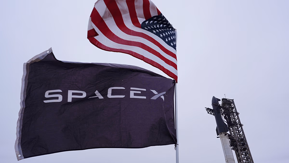 SpaceX, tarihin en büyük halka arzının ardından işleme açıldı