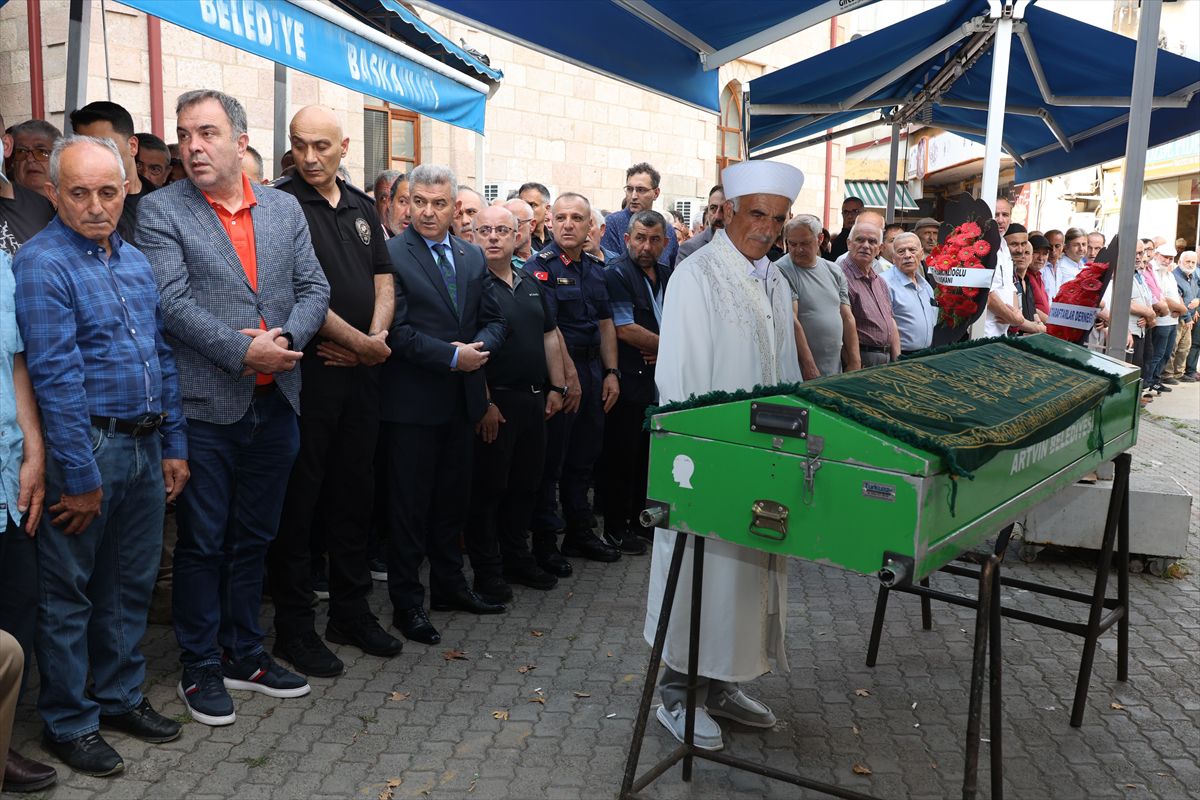 Artvinspor Başkanı'nın babası son yolculuğuna uğurlandı