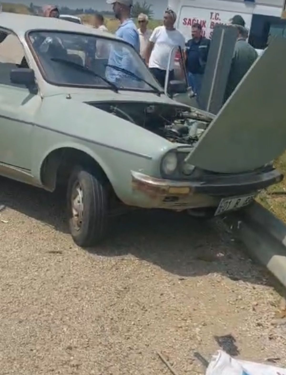 Adana'da Kamyonet ile Otomobil Çarpıştı: 1 Ölü, 5 Yaralı