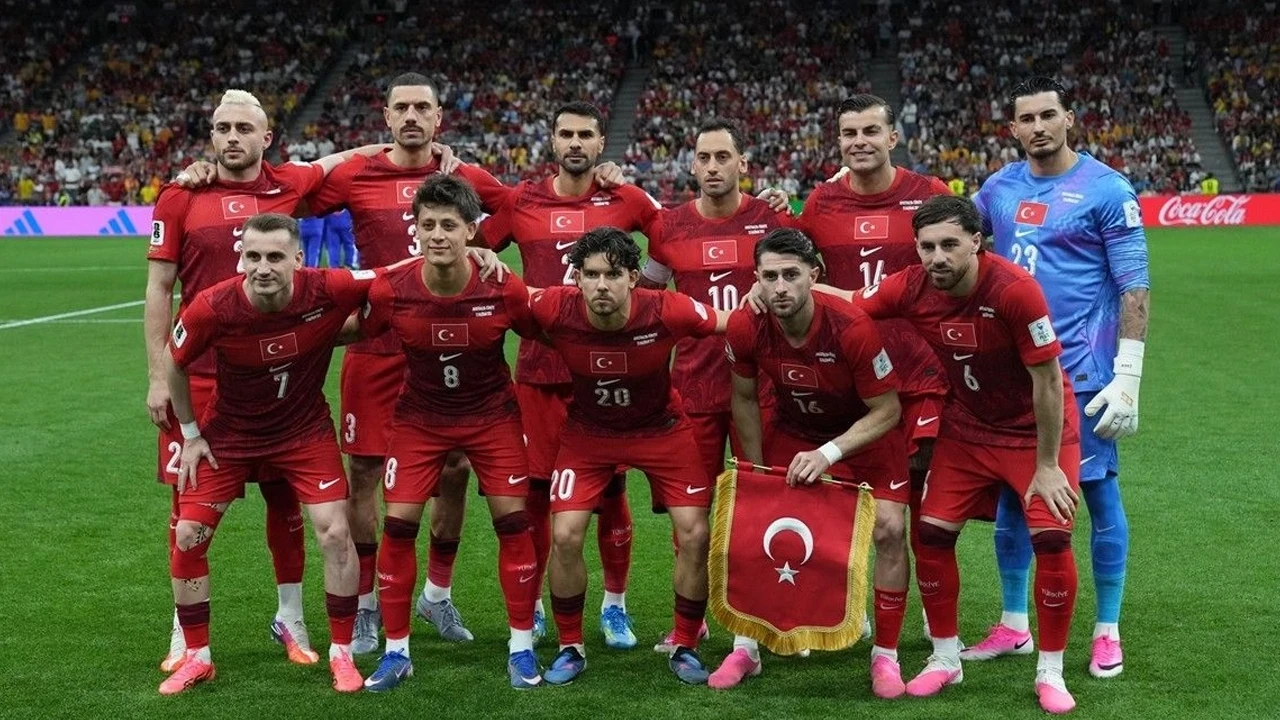 Ünlü yorumcudan milli futbolcuya sert sözler: Anlatılamayacak kadar kötüydü