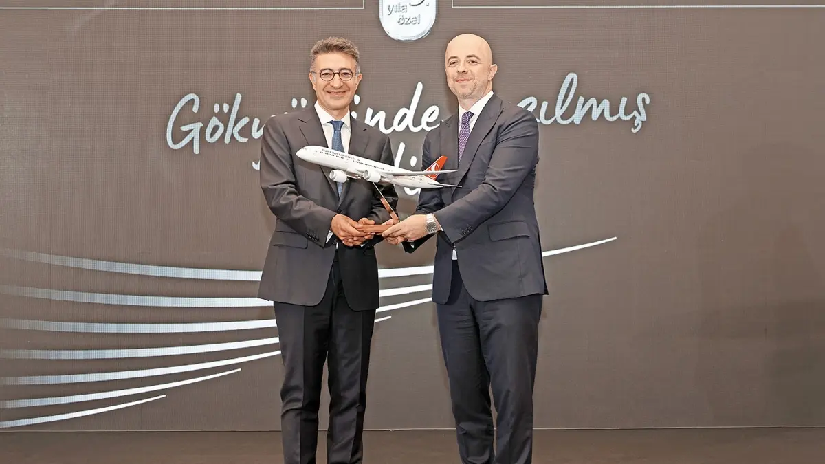 Uçak parçasından özel kredi kartı