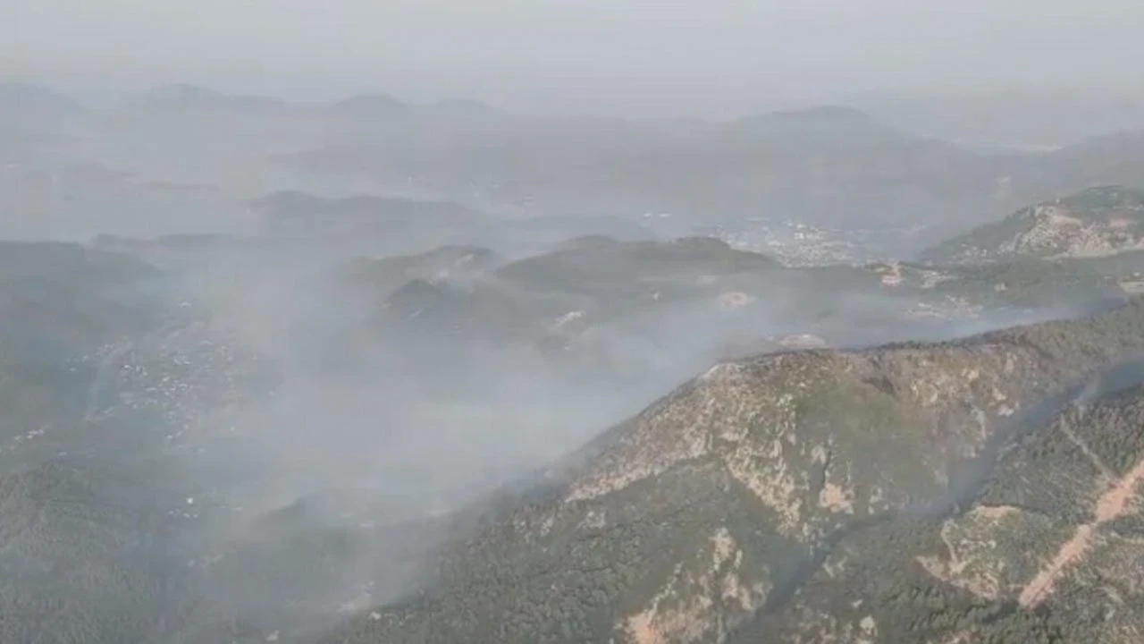 Göcek’te orman yangını kabusa döndü: Alevler evlere kadar ulaştı!