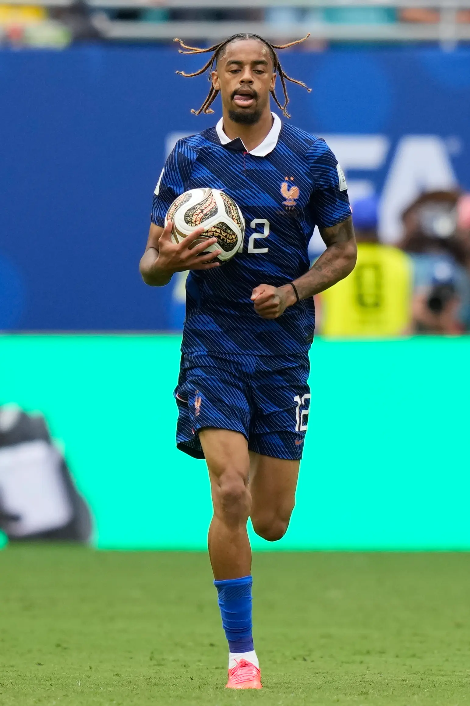Bradley Barcola, Liverpool ile el sıkıştı