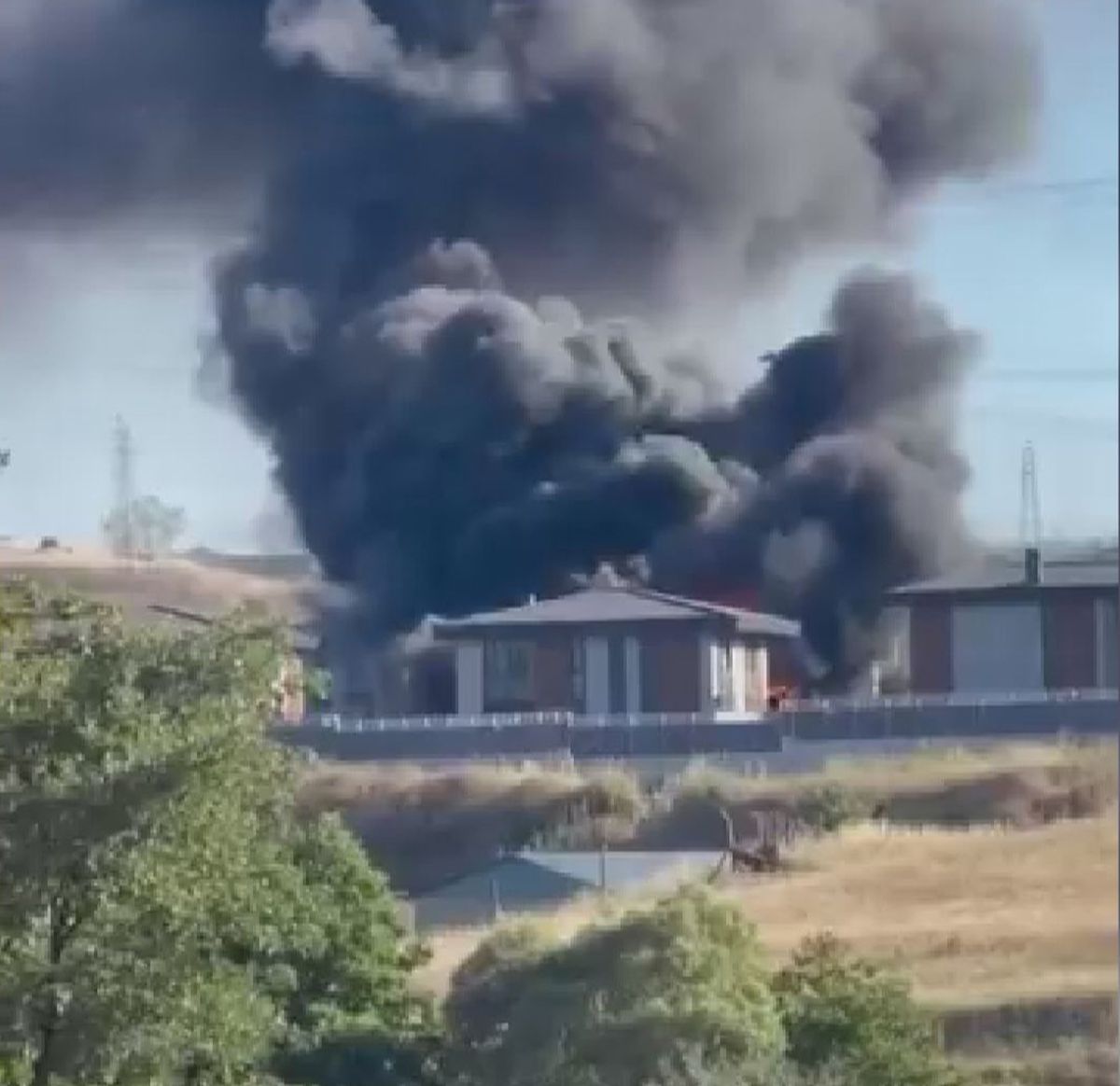 Tuzla'da villada çıkan yangın itfaiye tarafından söndürüldü