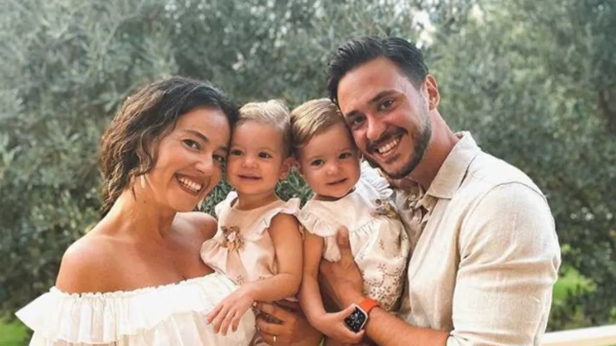 Anıl Altan minik kızlarının okuma saatini paylaştı! İşte o eğlenceli anlar!